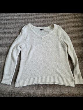 Apt. 9 Cream/gold V-Neck Lightweight Knit Sweater. Size XL